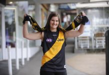 Cheers to race stand