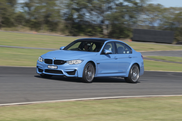 BMWM3_158842_01.jpg