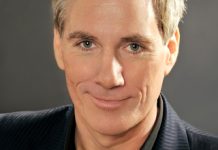 David Hobson to perform