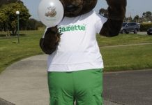 Help Wally Wombat blow out his birthday candles