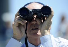 Sun shines on field fashions