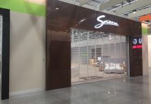 Slippery start to shopping complex