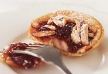 Raspberries and cream Christmas tarts