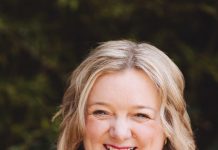 Liz Roberts announces run for council