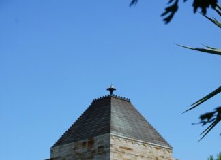 Pause a minute to remember