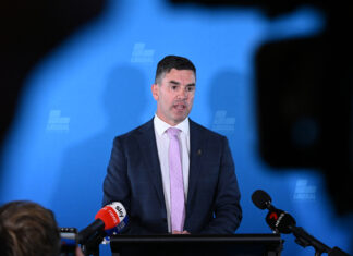 Battin to face leadership challenge