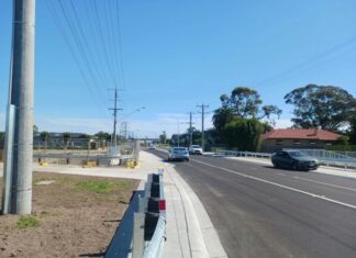 Racecourse Road back open