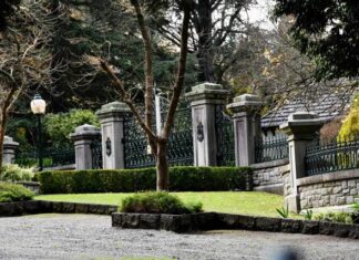 Call to defer Manuka Road plans